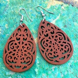 5/$10❤️❤️❤️NEW Filigree Wood Drop Dangling Earrings